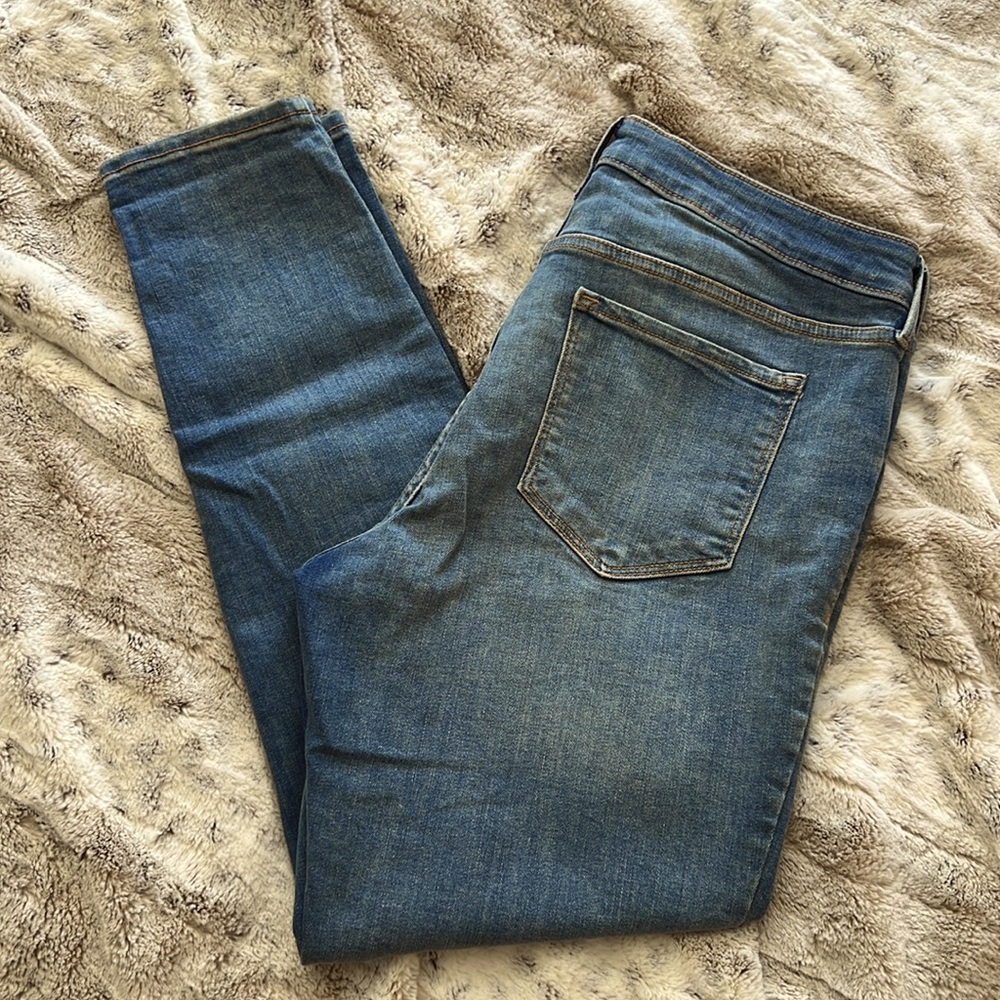 Old Navy Rockstar Super Skinny Mid-Rise Jeans - size 14